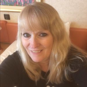 Meet your Posher, Lora